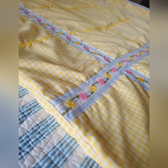 Vintage Handmade Yellow Gingham Plush Crib Blanket Jacquard Lace Zig Zag Trim - Picture 4 of 16